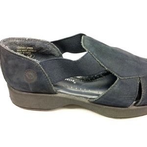 Earth Shoe Size 7 Blue Leather Slide On Loafer